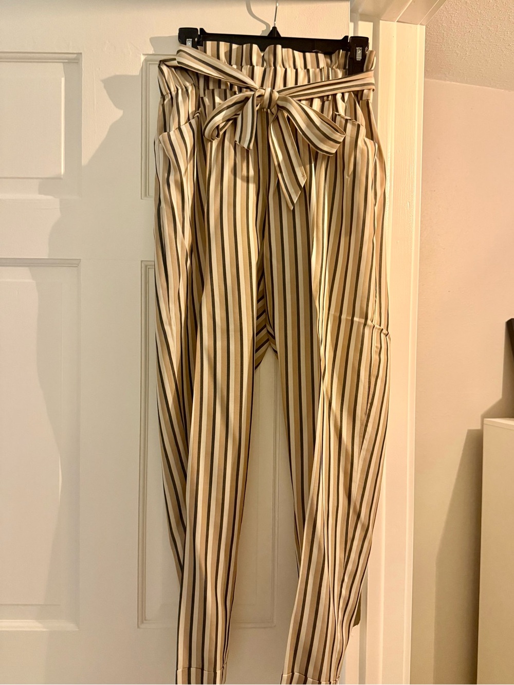 Slimming Dress Forum Striped Paperbag Tie-Waist Trousers - Cream & Brown, Sz M